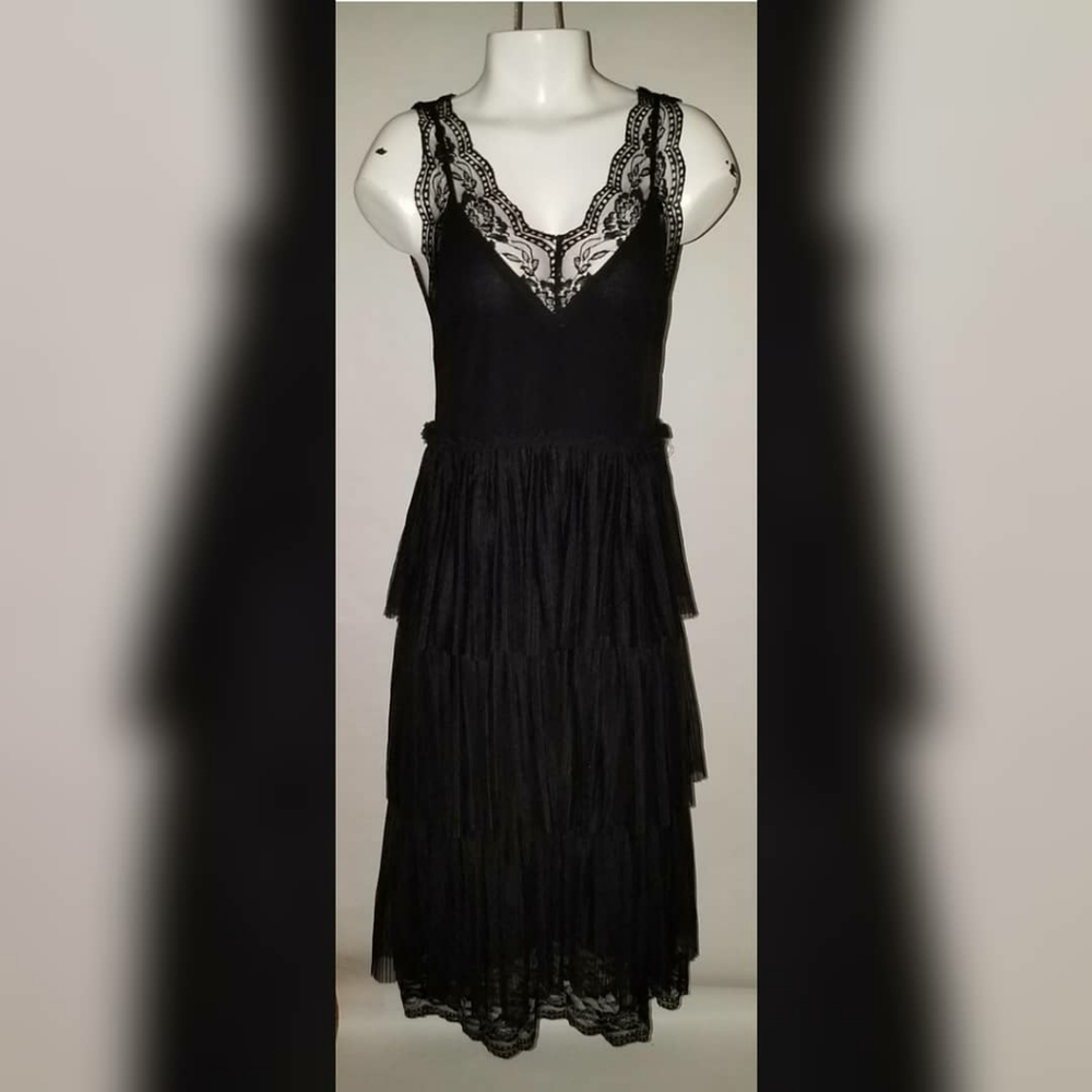 Little lace black dress